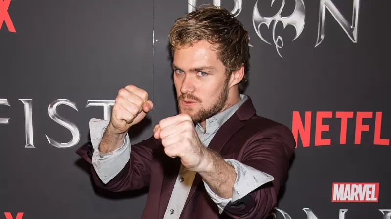 Finn Jones erkennt die Kritik der Eisenfaust an und sucht Erlösung
